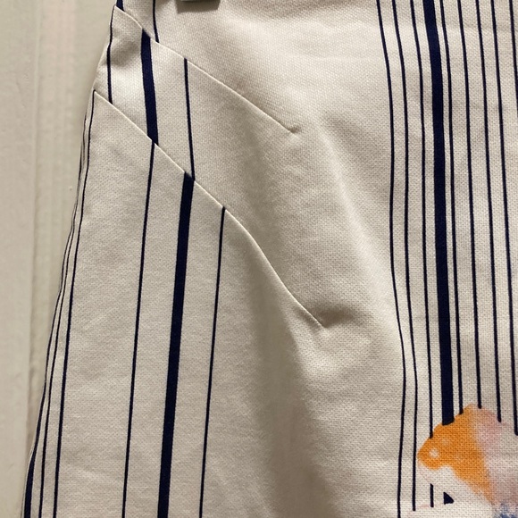 Karen Millen White Floral Pencil Skirt, size 10 gorgeous fabric and lined - Picture 2 of 10